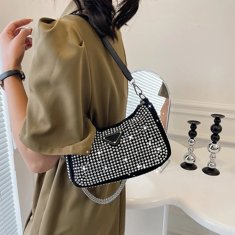 Bolsa Feminina Pequena De Brilho Strass Corrente Blogueira Bolsa Feminina Pequena De Brilho Strass Corrente Blogueira